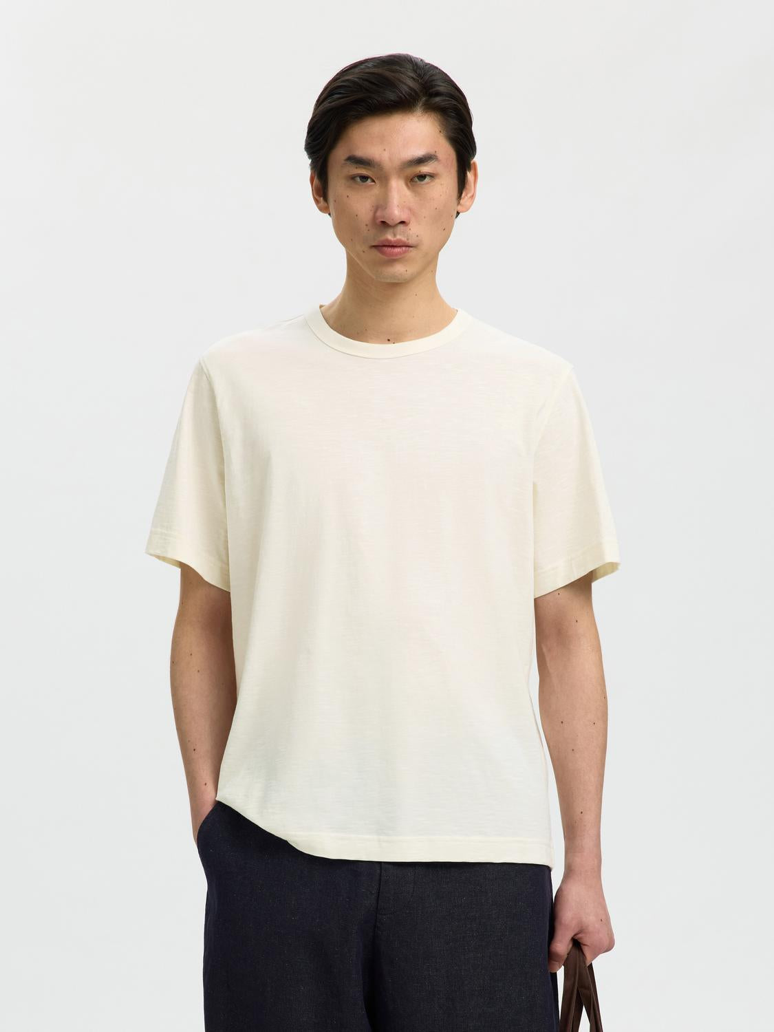 model_shot-front